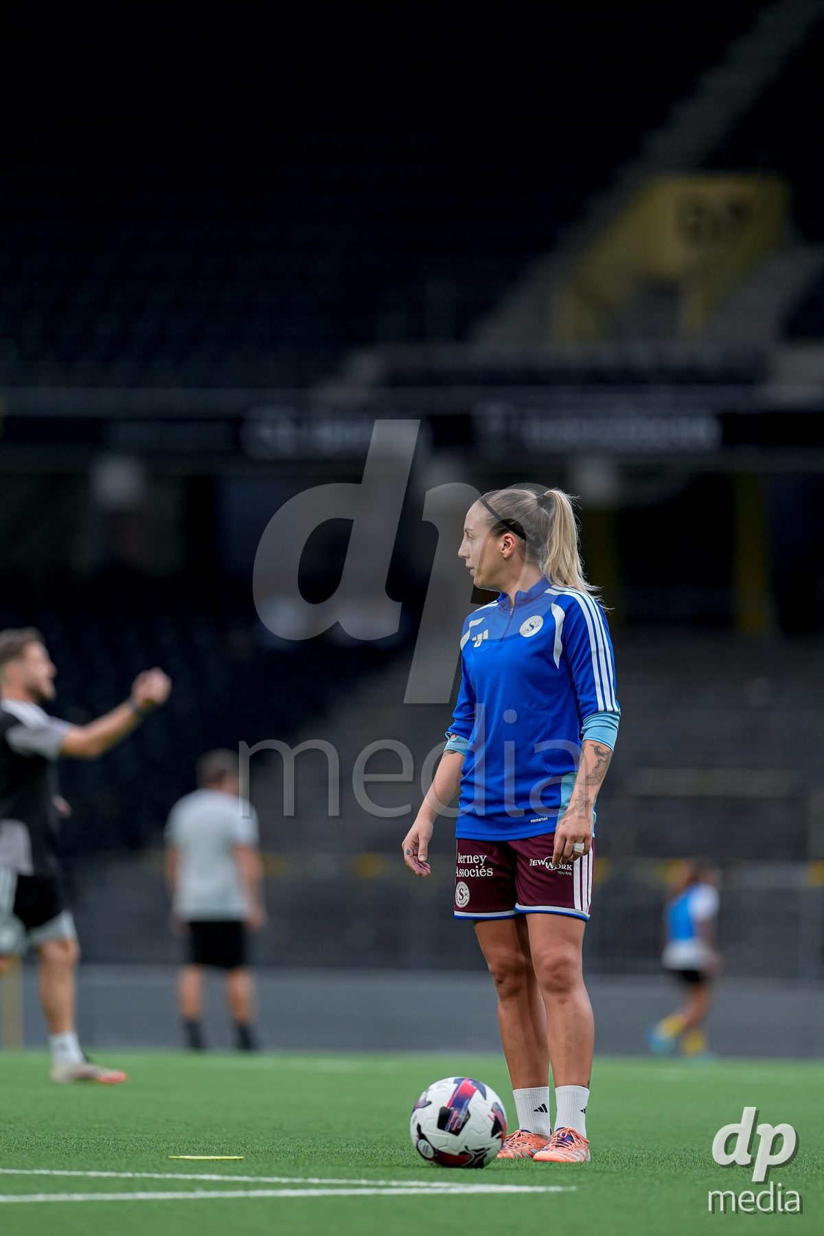 Switzerland: AXA Womens Super League 2026/27, BSC YB Frauen vs Servette FC Chenois Feminin - Wankdorf Stadium, Bern: Gloria Marinelli (9 Servette FC Chenois Feminin) warming up