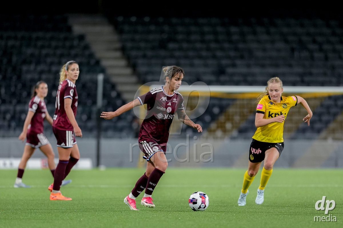 Switzerland: AXA Womens Super League 2026/27, BSC YB Frauen vs Servette FC Chenois Feminin - Wankdorf Stadium, Bern: Noa Linn Munger (Noa Linn Münger) (8 BSC YB Frauen), right, and Natasa Andonova (Nataša Andonova) (7 Servette FC Chenois Feminin), left, in action.