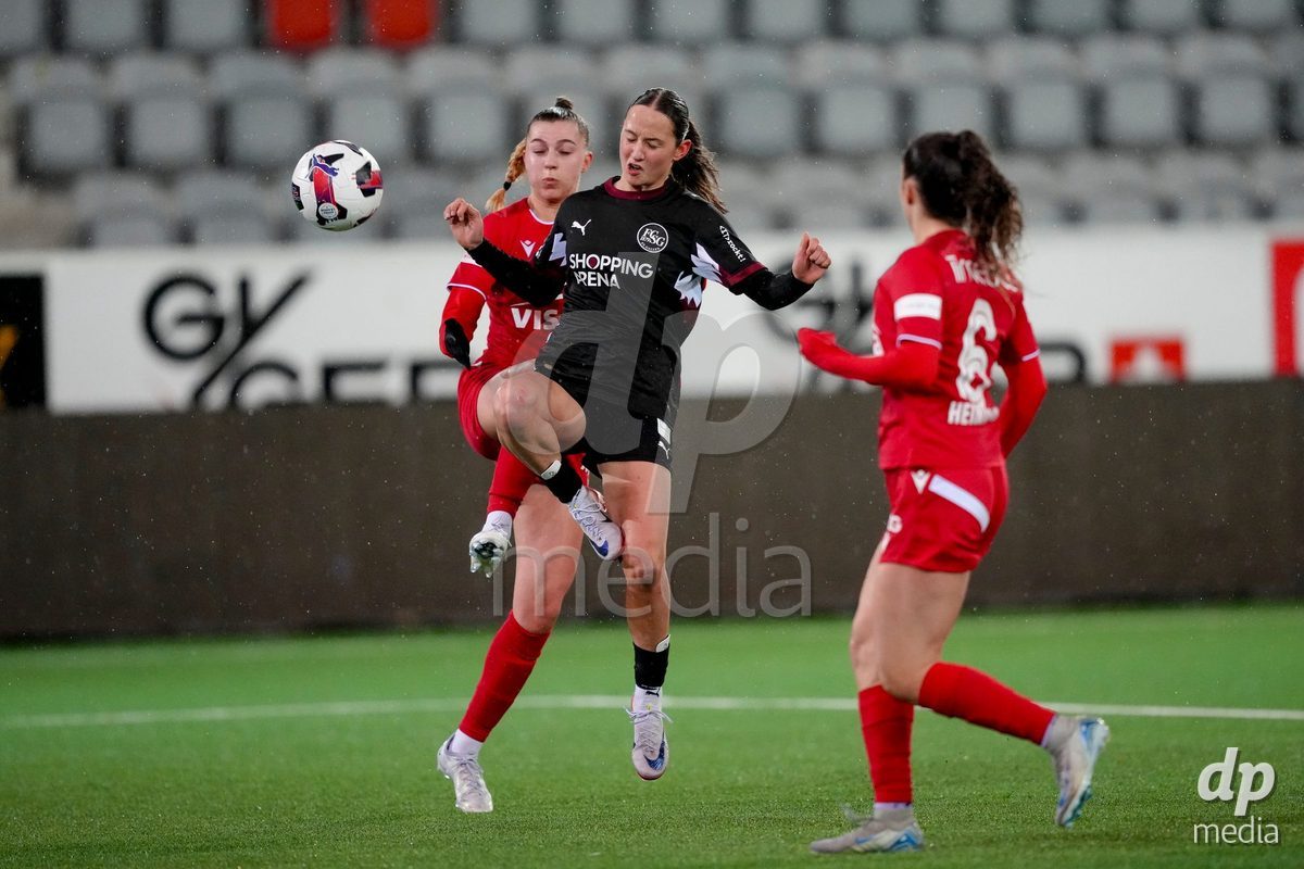 Schweiz: AXA Womens Super League 2025/26, FC Thun vs FC St.Gallen 1879 - Stockhorn Arena, Thun:
