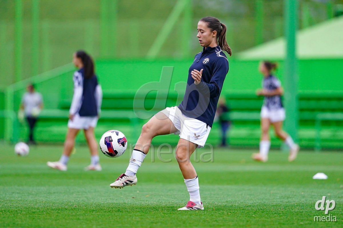 ZURICH, SWITZERLAND - September 9: Amelie Schuster of FC Zurich warming up during the AXA Women's Super League match between FC Zurich and BSC YB Frauen at Herrenschurli on September 9, 2026 in Zurich, Switzerland.