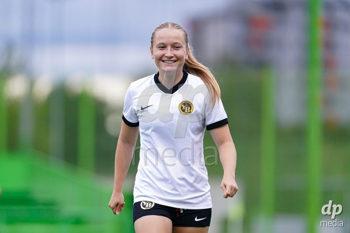 ZURICH, SWITZERLAND - September 9: Noa Linn Münger (Noa Linn Munger) of BSC YB Frauen warming up during the AXA Women's Super League match between FC Zurich and BSC YB Frauen at Herrenschurli on September 9, 2026 in Zurich, Switzerland.