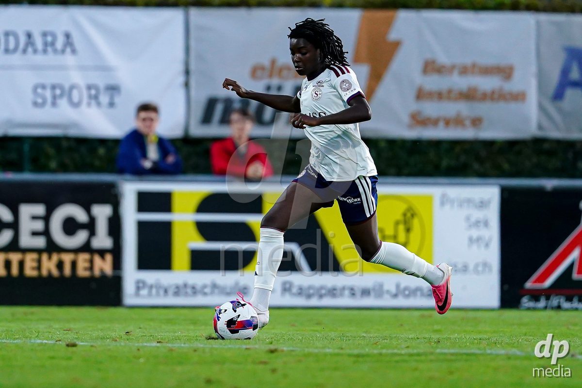 Rapperswil, Switzerland - September 12: Garance Nein of Servette FC Chenois Feminin controls the ball during the AXA Women's Super League match between FC Rapperswil-Jona and Servette FC Chenois Feminin at Stadion Grünfeld on September 12, 2026 in Rapperswil, Switzerland.