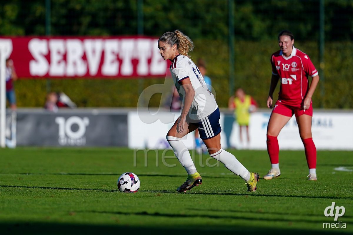 Rapperswil, Switzerland - September 12: Stefanie Da Eira (Stéfanie Da Eira) of Servette FC Chenois Feminin controls the ball during the AXA Women's Super League match between FC Rapperswil-Jona and Servette FC Chenois Feminin at Stadion Grünfeld on September 12, 2026 in Rapperswil, Switzerland.