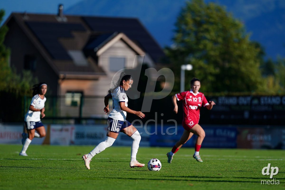 Rapperswil, Switzerland - September 12: Meriame Terchoun of Servette FC Chenois Feminin controls the ball during the AXA Women's Super League match between FC Rapperswil-Jona and Servette FC Chenois Feminin at Stadion Grünfeld on September 12, 2026 in Rapperswil, Switzerland.