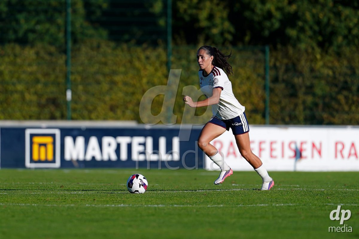 Rapperswil, Switzerland - September 12: Amina Muratovic (Amina Muratović) of Servette FC Chenois Feminin controls the ball during the AXA Women's Super League match between FC Rapperswil-Jona and Servette FC Chenois Feminin at Stadion Grünfeld on September 12, 2026 in Rapperswil, Switzerland.