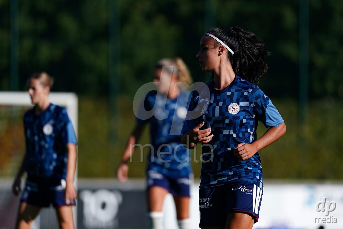 Rapperswil, Switzerland - September 12: Paola Hernandez (Paola Hernández) of Servette FC Chenois Feminin warming up during the AXA Women's Super League match between FC Rapperswil-Jona and Servette FC Chenois Feminin at Stadion Grünfeld on September 12, 2026 in Rapperswil, Switzerland.