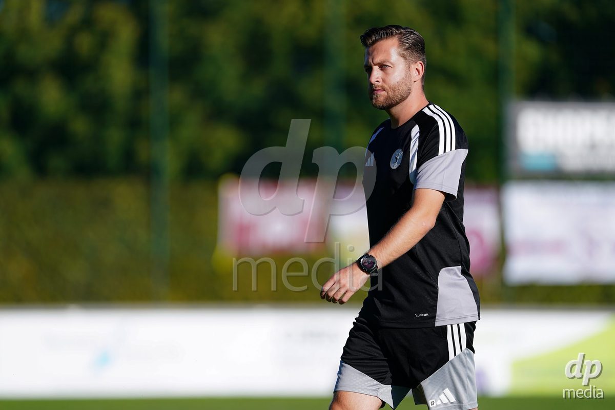 Rapperswil, Switzerland - September 12: Staff of Servette FC Chenois Feminin during the AXA Women's Super League match between FC Rapperswil-Jona and Servette FC Chenois Feminin at Stadion Grünfeld on September 12, 2026 in Rapperswil, Switzerland.