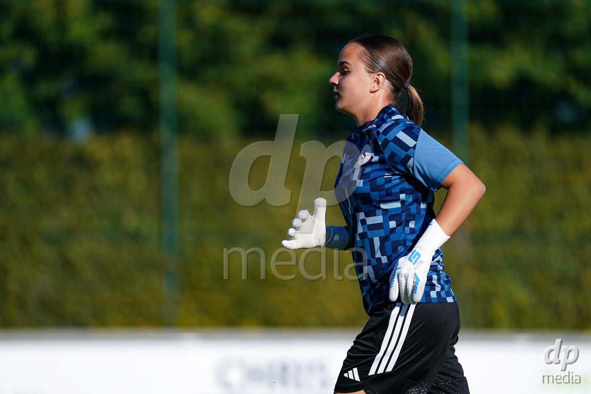 Rapperswil, Switzerland - September 12: Players of Servette FC Chenois Feminin warming up during the AXA Women's Super League match between FC Rapperswil-Jona and Servette FC Chenois Feminin at Stadion Grünfeld on September 12, 2026 in Rapperswil, Switzerland.