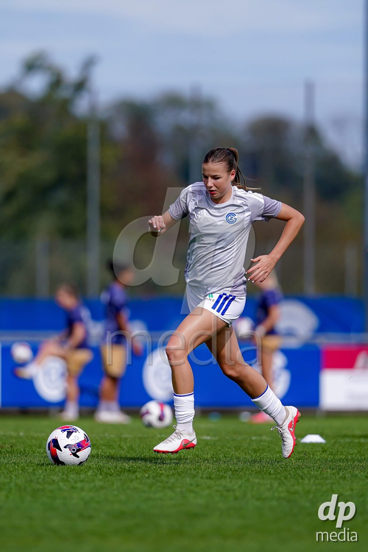 NIEDERHASLI, SWITZERLAND - September 13: Players of GC Frauenfussball warming up during the AXA Women's Super League match between GC Frauenfussball and FC Luzern at GC Campus on September 13, 2026 in Niederhasli, Switzerland.
