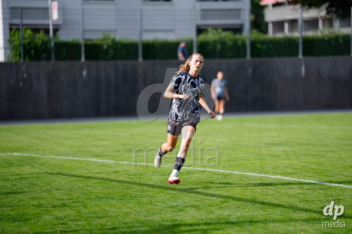 Zurich, Switzerland - September 13: Kim Dubs of FC Zürich during warmup before the AXA Women's Super League match between FC Zurich and FC Basel 1893 at Stadion Letzigrund on September 13, 2026 in Zurich, Switzerland.