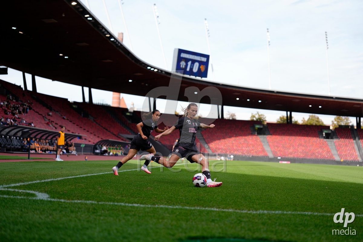 Zurich, Switzerland - September 13: Kim Dubs of FC Zürich in action during the AXA Women's Super League match between FC Zurich and FC Basel 1893 at Stadion Letzigrund on September 13, 2026 in Zurich, Switzerland.