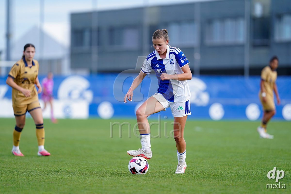 NIEDERHASLI, SWITZERLAND - September 13: Giulia Looser of GC Frauenfussball controls the ball during the AXA Women's Super League match between GC Frauenfussball and FC Luzern at GC Campus on September 13, 2026 in Niederhasli, Switzerland.