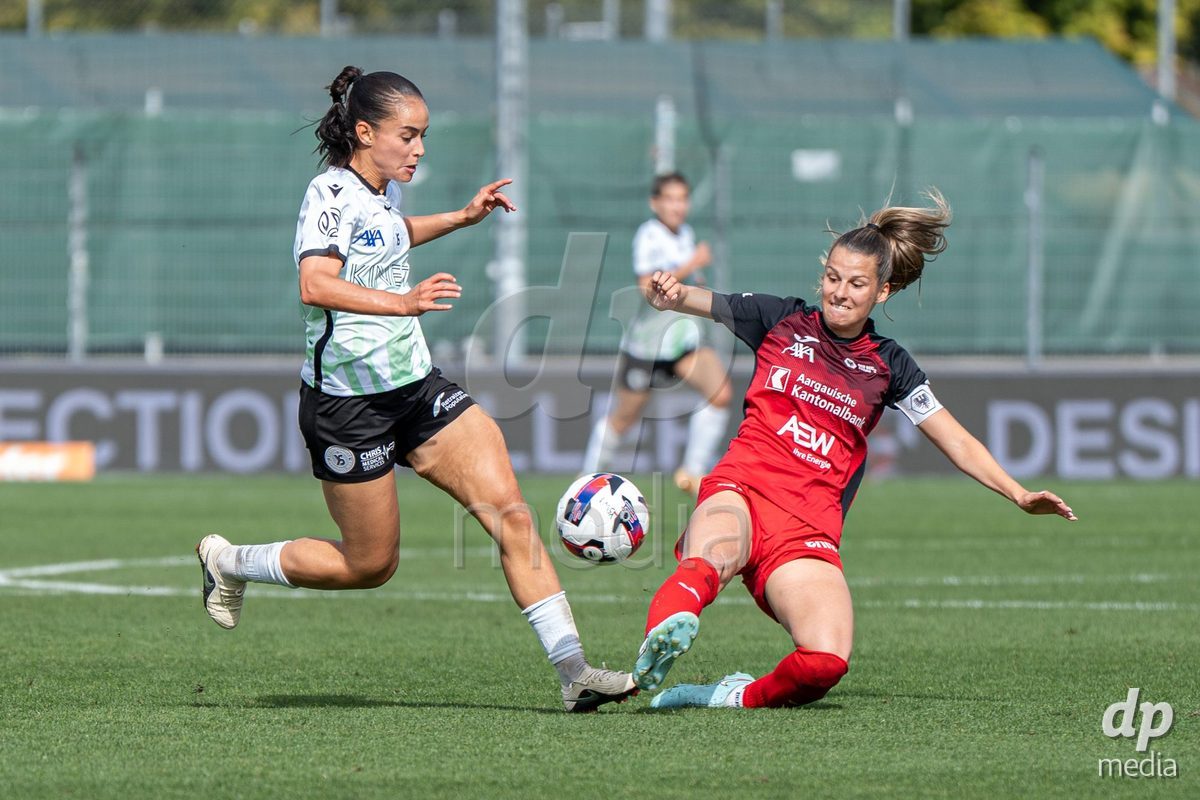 YVERDON-LES-BAINS - SWITZERLAND - SEPTEMBER 13 : Duel between Ines Khiri of Yverdon Sport Women and Celia Hofer of FC Aarau Frauen during the AXA Women's Super League match between Yverdon Sport Women and FC Aarau Frauen at Stade Municipal on September 13, 2026 in Yverdon-les-Bains, Switzerland.