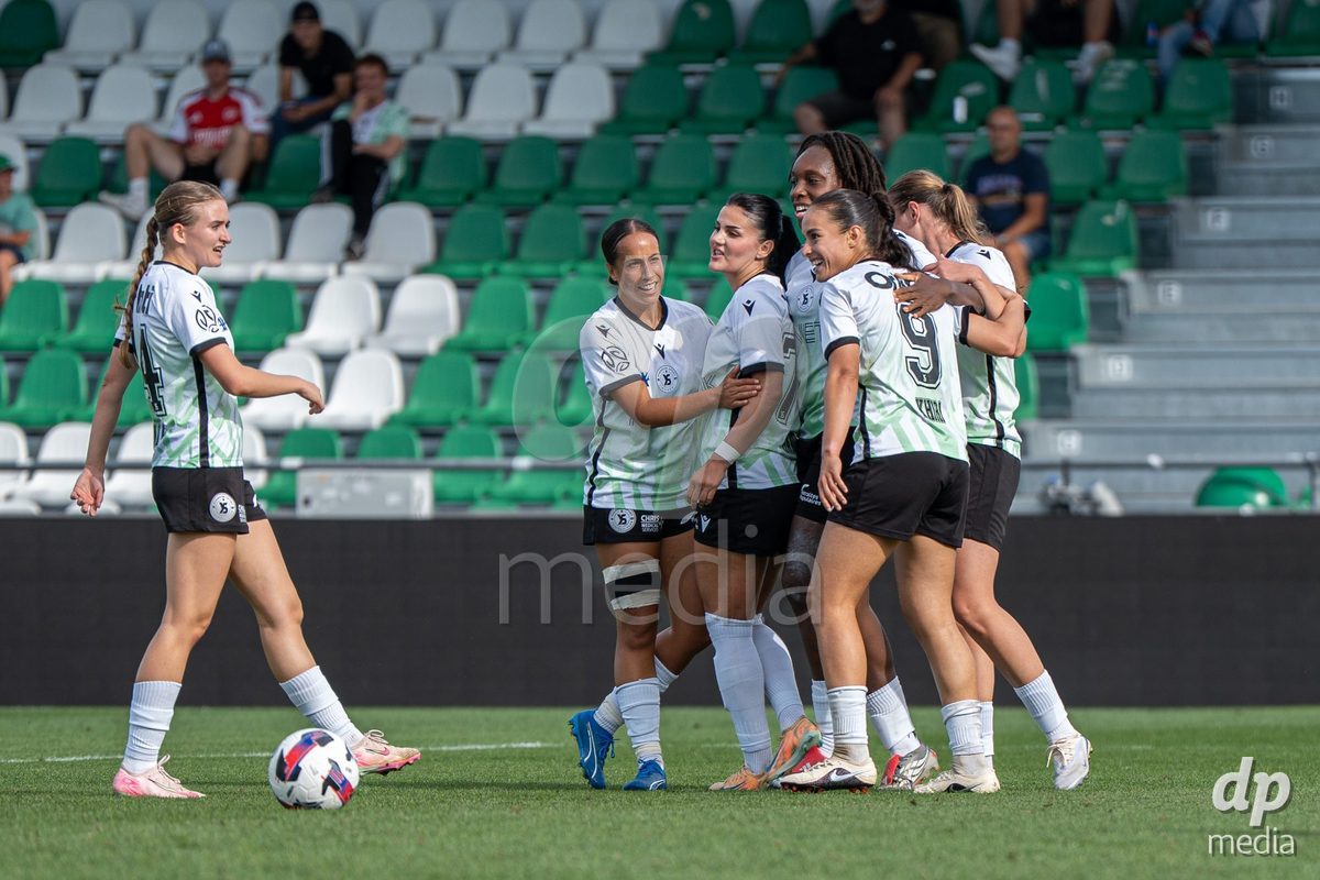 YVERDON-LES-BAINS - SWITZERLAND - SEPTEMBER 13 : Yverdon Sport Women celebrates the goal (4-1) during the AXA Women's Super League match between Yverdon Sport Women and FC Aarau Frauen at Stade Municipal on September 13, 2026 in Yverdon-les-Bains, Switzerland.