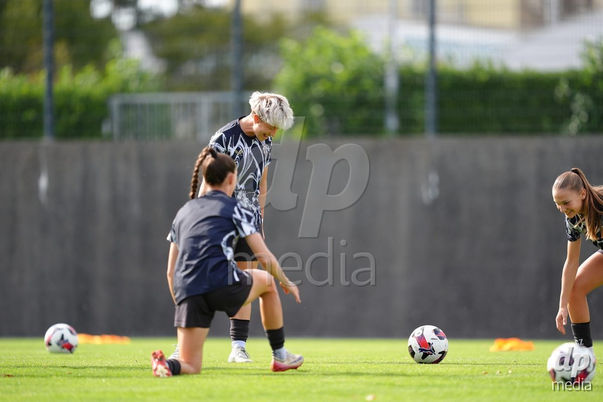 Zurich, Switzerland - September 13: Amelie Jasmine Roduner of FC Zürich having fun during warmup before the AXA Women's Super League match between FC Zurich and FC Basel 1893 at Stadion Letzigrund on September 13, 2026 in Zurich, Switzerland.