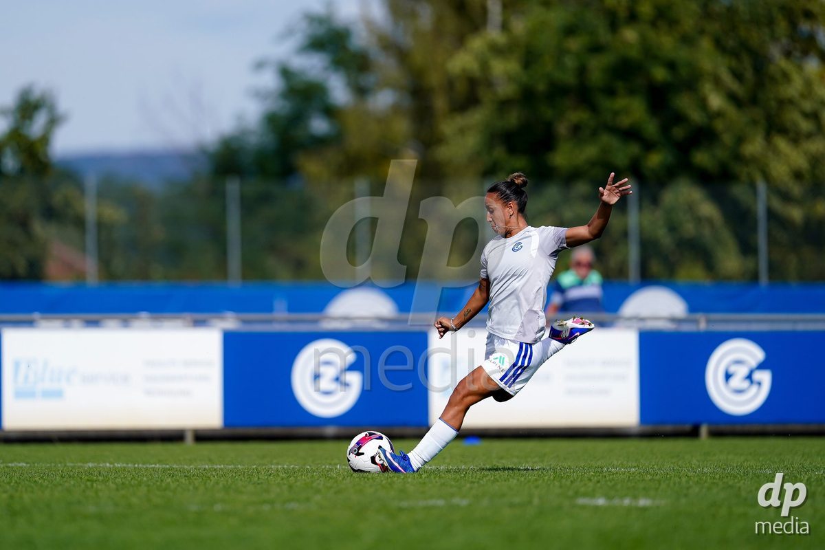NIEDERHASLI, SWITZERLAND - September 13: Players of GC Frauenfussball warming up during the AXA Women's Super League match between GC Frauenfussball and FC Luzern at GC Campus on September 13, 2026 in Niederhasli, Switzerland.