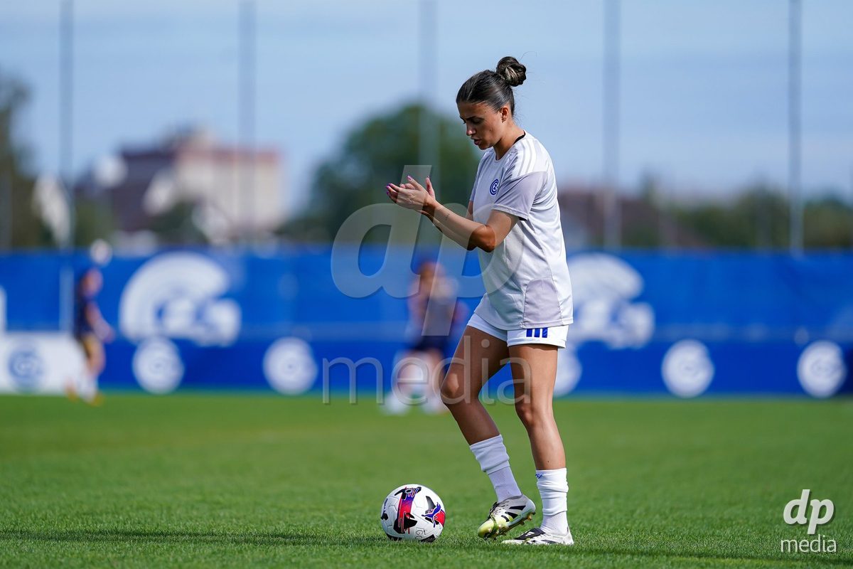 NIEDERHASLI, SWITZERLAND - September 13: Players of GC Frauenfussball warming up during the AXA Women's Super League match between GC Frauenfussball and FC Luzern at GC Campus on September 13, 2026 in Niederhasli, Switzerland.