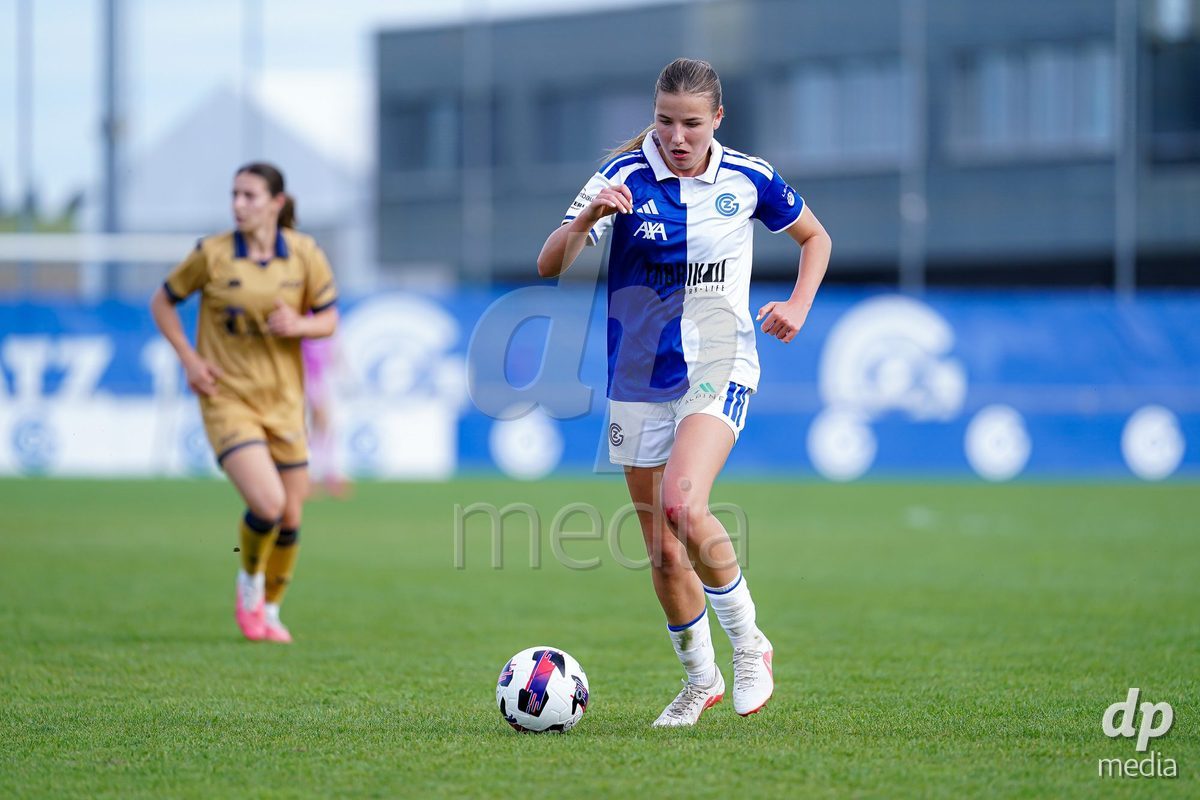 NIEDERHASLI, SWITZERLAND - September 13: Giulia Looser of GC Frauenfussball controls the ball during the AXA Women's Super League match between GC Frauenfussball and FC Luzern at GC Campus on September 13, 2026 in Niederhasli, Switzerland.