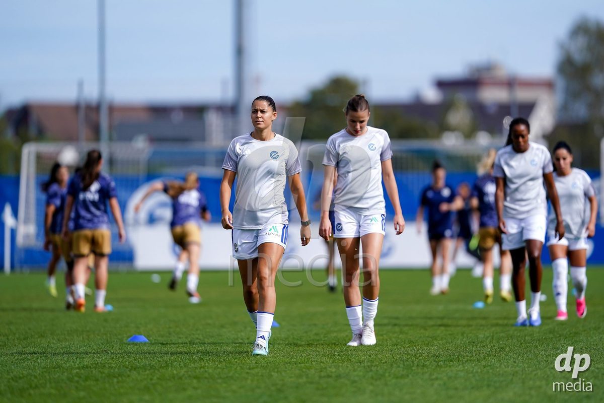 NIEDERHASLI, SWITZERLAND - September 13: Players of GC Frauenfussball warming up during the AXA Women's Super League match between GC Frauenfussball and FC Luzern at GC Campus on September 13, 2026 in Niederhasli, Switzerland.