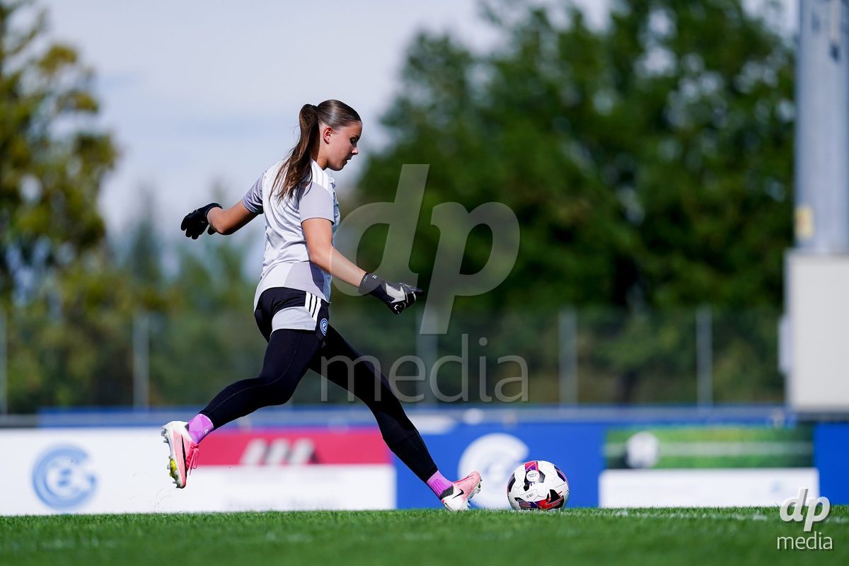 NIEDERHASLI, SWITZERLAND - September 13: Players of GC Frauenfussball warming up during the AXA Women's Super League match between GC Frauenfussball and FC Luzern at GC Campus on September 13, 2026 in Niederhasli, Switzerland.