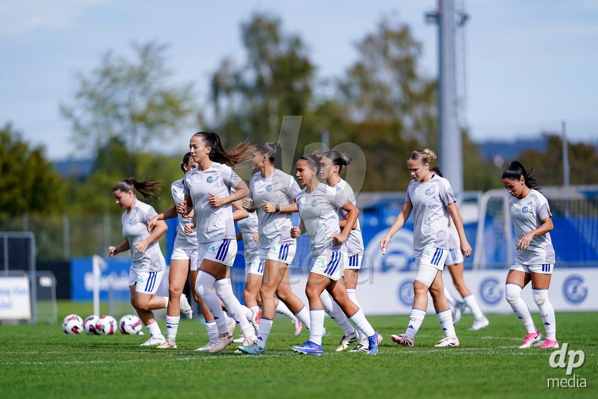 NIEDERHASLI, SWITZERLAND - September 13: Players of GC Frauenfussball warming up during the AXA Women's Super League match between GC Frauenfussball and FC Luzern at GC Campus on September 13, 2026 in Niederhasli, Switzerland.