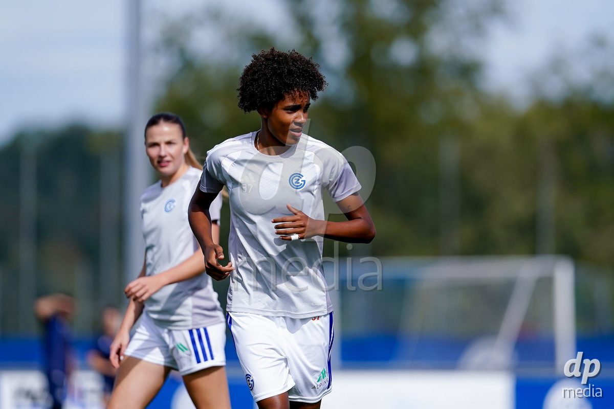NIEDERHASLI, SWITZERLAND - September 13: Players of GC Frauenfussball warming up during the AXA Women's Super League match between GC Frauenfussball and FC Luzern at GC Campus on September 13, 2026 in Niederhasli, Switzerland.