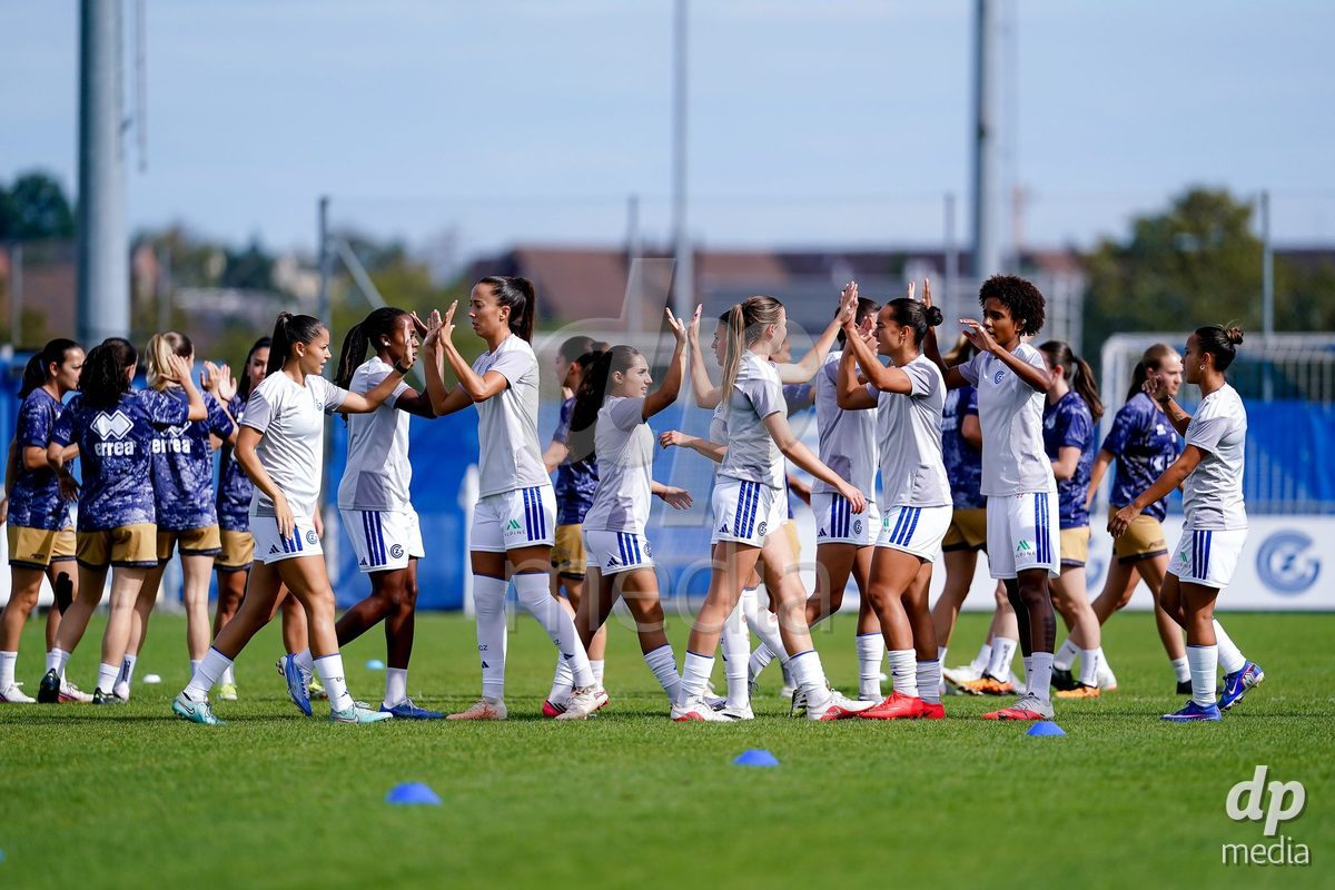 NIEDERHASLI, SWITZERLAND - September 13: Players of GC Frauenfussball warming up during the AXA Women's Super League match between GC Frauenfussball and FC Luzern at GC Campus on September 13, 2026 in Niederhasli, Switzerland.