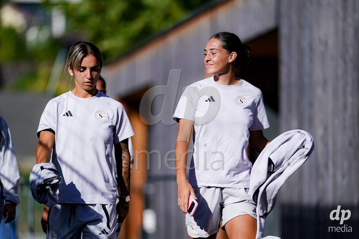 GENEVA, SWITZERLAND - SEPTEMBER 18: Players of Servette FC Chenois Feminin arrival during the AXA Women's Super League match between Servette FC Chenois Feminin and FC Zurich at Stade de Trois-Chene on September 18, 2026 in Geneva, Switzerland.
