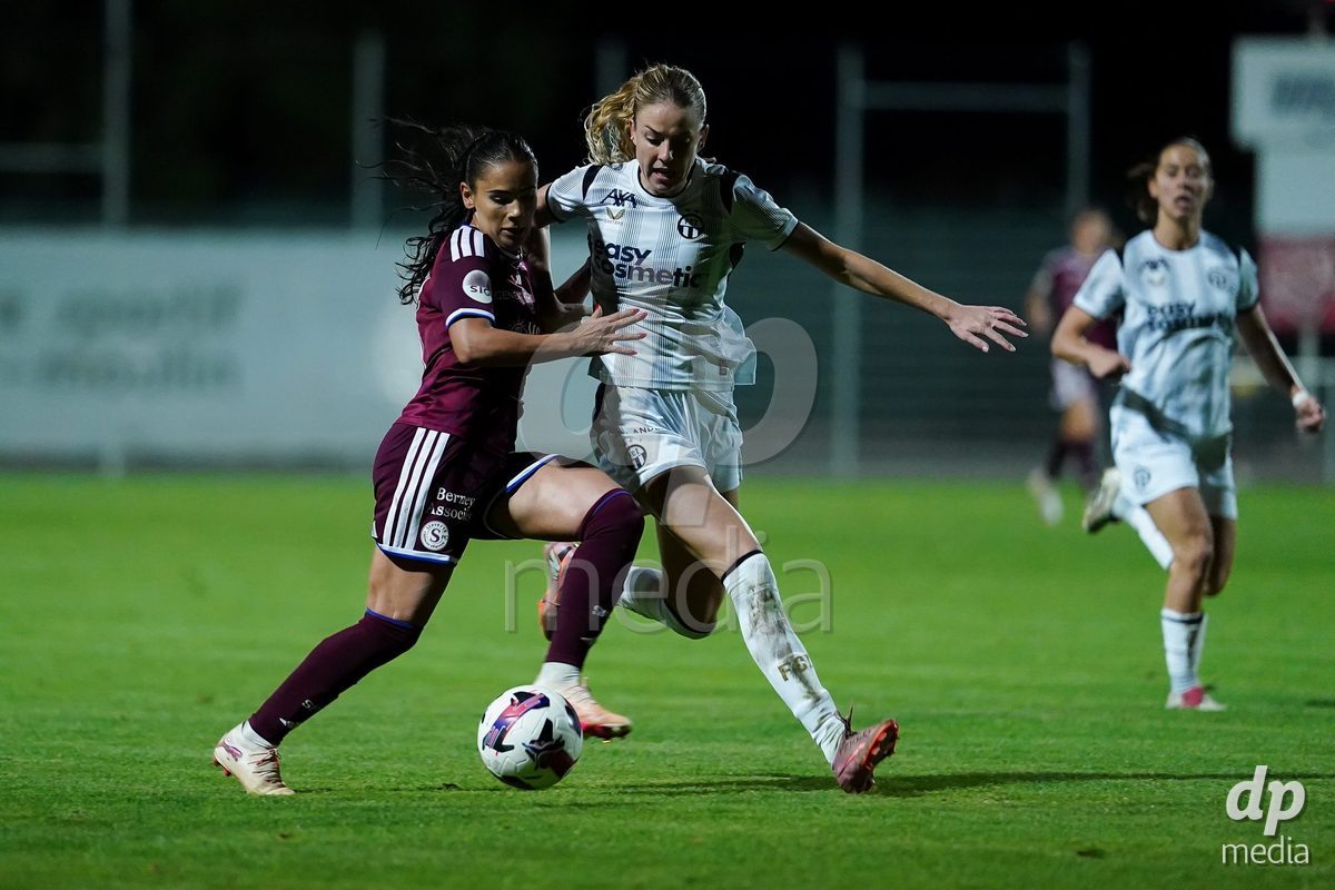 GENEVA, SWITZERLAND - SEPTEMBER 18: Briana Eads of FC Zurich (R) and Meriame Terchoun of Servette FC Chenois Feminin (L) battle for the ball during the AXA Women's Super League match between Servette FC Chenois Feminin and FC Zurich at Stade de Trois-Chene on September 18, 2026 in Geneva, Switzerland.