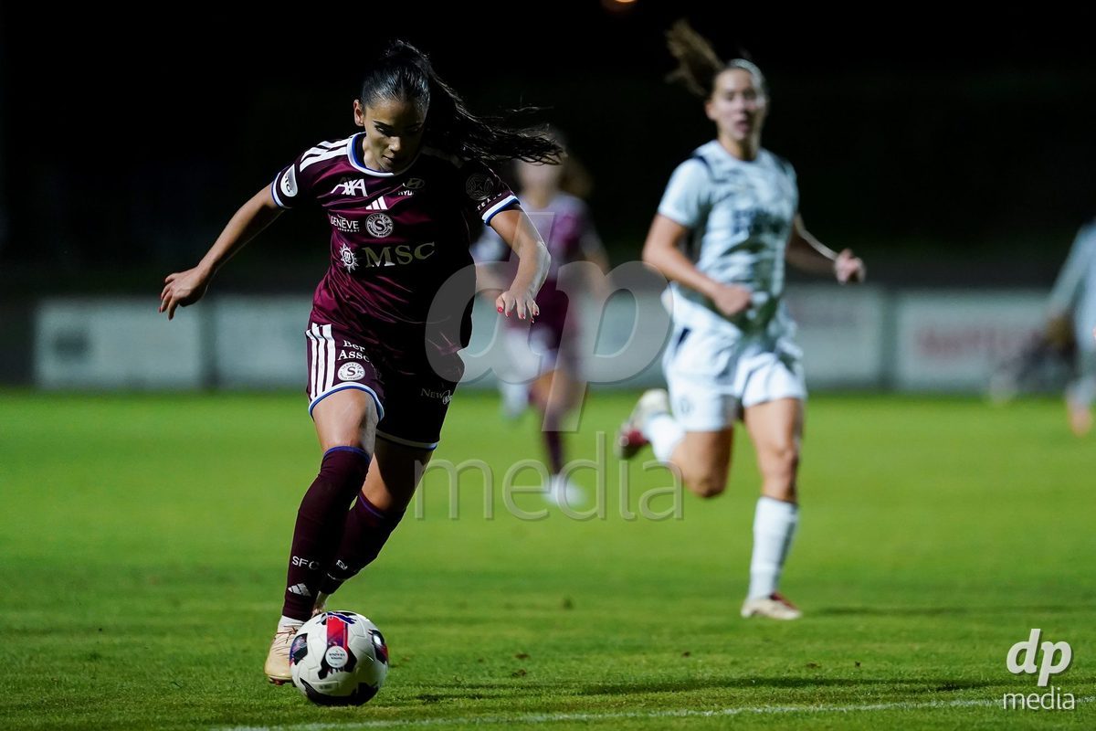 GENEVA, SWITZERLAND - SEPTEMBER 18:Meriame Terchoun of Servette FC Chenois Feminin controls the ball during the AXA Women's Super League match between Servette FC Chenois Feminin and FC Zurich at Stade de Trois-Chene on September 18, 2026 in Geneva, Switzerland.