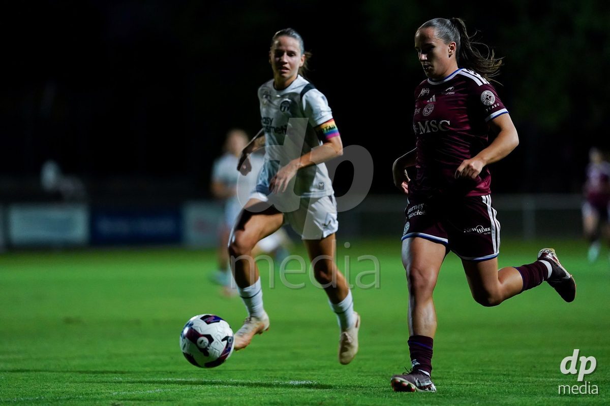 GENEVA, SWITZERLAND - SEPTEMBER 18: Magdalena Sobal of Servette FC Chenois Feminin (R) battle for the ball during the AXA Women's Super League match between Servette FC Chenois Feminin and FC Zurich at Stade de Trois-Chene on September 18, 2026 in Geneva, Switzerland.