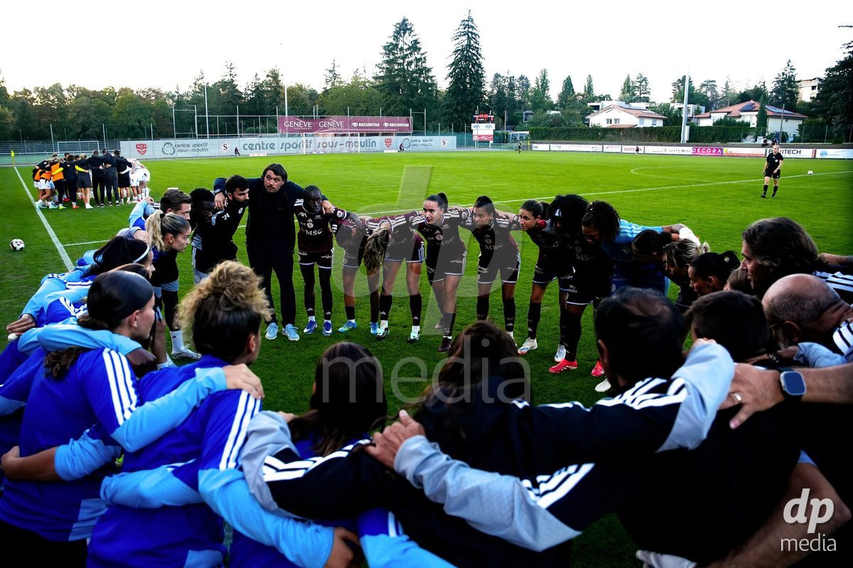 GENEVA, SWITZERLAND - SEPTEMBER 18: Servette FC Chenois Feminin during the AXA Women's Super League match between Servette FC Chenois Feminin and FC Zurich at Stade de Trois-Chene on September 18, 2026 in Geneva, Switzerland.