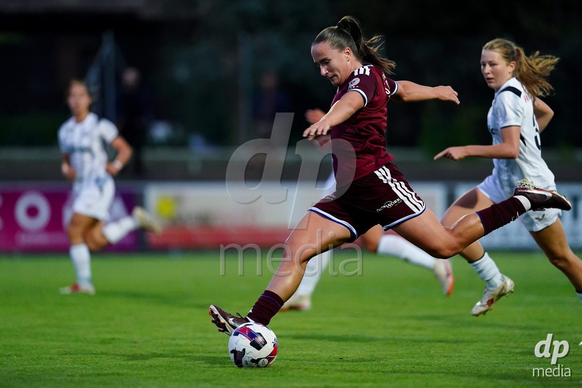 GENEVA, SWITZERLAND - SEPTEMBER 18: Magdalena Sobal of Servette FC Chenois Feminin  in action during the AXA Women's Super League match between Servette FC Chenois Feminin and FC Zurich at Stade de Trois-Chene on September 18, 2026 in Geneva, Switzerland.