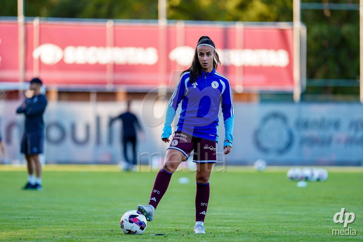 GENEVA, SWITZERLAND - SEPTEMBER 18: Players of Servette FC Chenois Feminin warming up during the AXA Women's Super League match between Servette FC Chenois Feminin and FC Zurich at Stade de Trois-Chene on September 18, 2026 in Geneva, Switzerland.