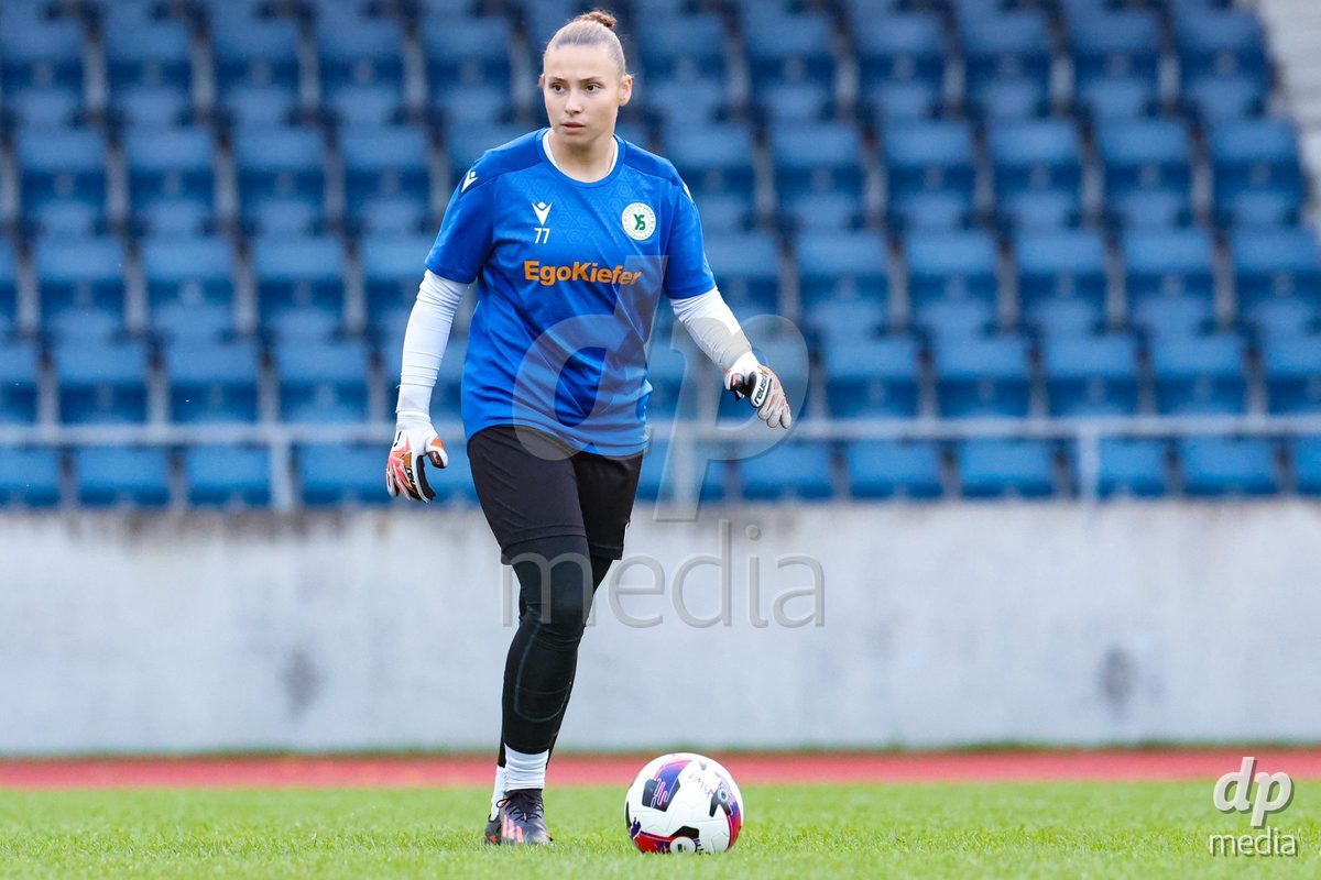 LUZERN, SWITZERLAND - SEPTEMBER 18: Gilliane Roch (77, Yverdon Sport FC) during the pre-match warum-up at the AXA Women's Super League match between FC Luzern and FC Yverdon Women at Hubelmatt on September 18, 2026 in Luzern, Switzerland.