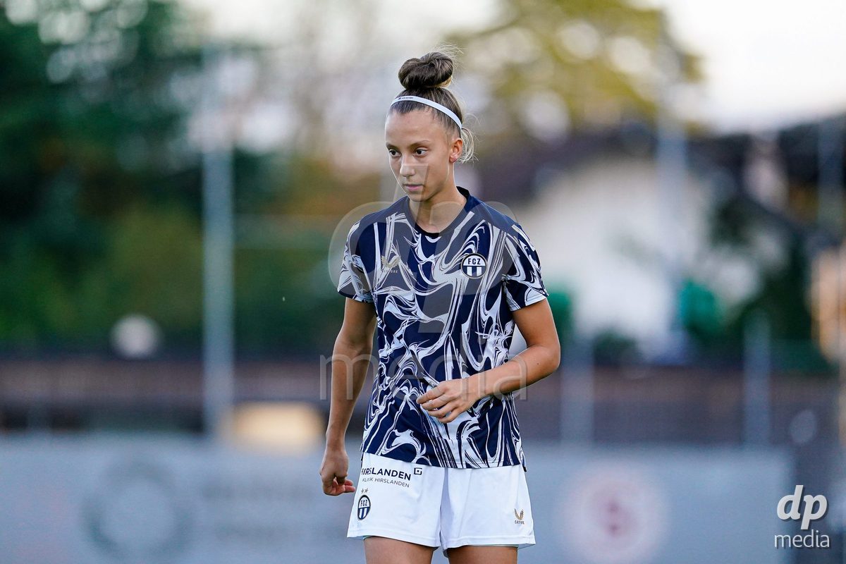 GENEVA, SWITZERLAND - SEPTEMBER 18: Players of FC Zurich warming up during the AXA Women's Super League match between Servette FC Chenois Feminin and FC Zurich at Stade de Trois-Chene on September 18, 2026 in Geneva, Switzerland.