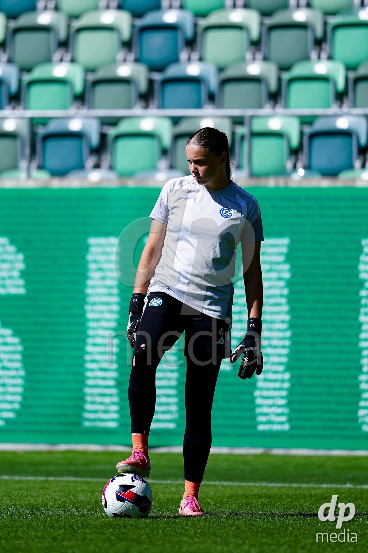 ST. GALLEN, SWITZERLAND - SEPTEMBER 19: Players of GC Frauenfussball warming up during the AXA Women's Super League match between FC St. Gallen 1879 and GC Frauenfussball at Berit Sitterstadion on September 19, 2026 in St. Gallen, Switzerland.