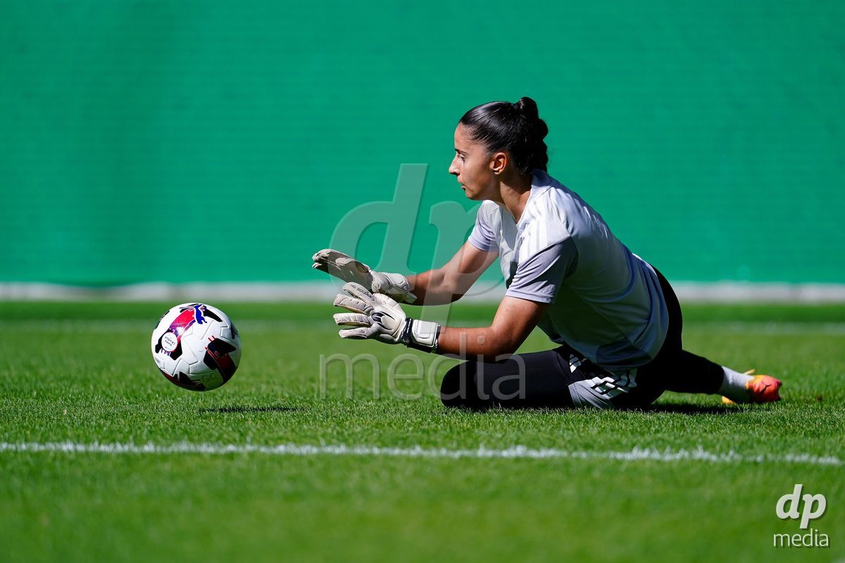 ST. GALLEN, SWITZERLAND - SEPTEMBER 19: Players of GC Frauenfussball warming up during the AXA Women's Super League match between FC St. Gallen 1879 and GC Frauenfussball at Berit Sitterstadion on September 19, 2026 in St. Gallen, Switzerland.