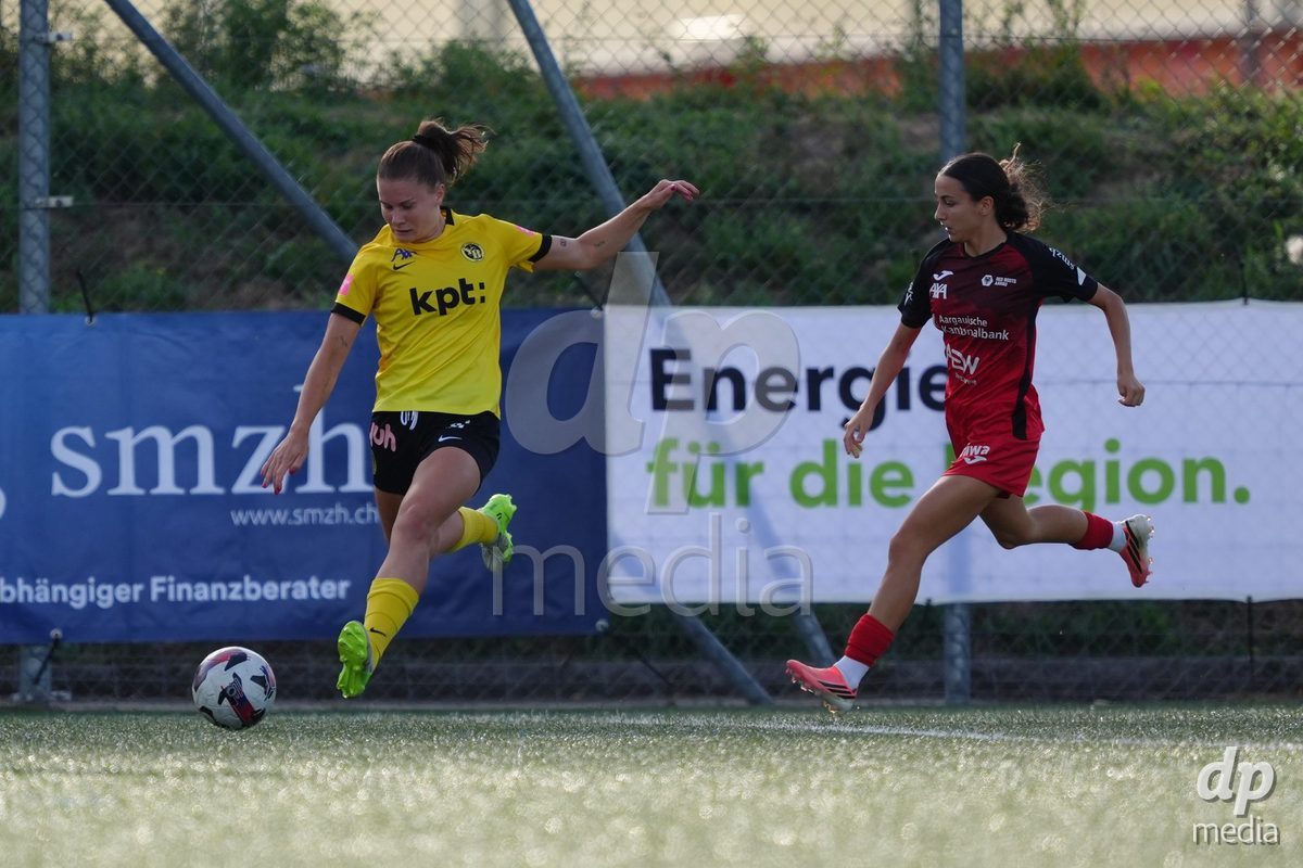 AARAU, SWITZERLAND - SEPTEMBER 19: Emilie Bernhardt of BSC YB Frauen against Aida Ragusa of FC Aarau Frauen during the AXA Women's Super League match between FC Aarau Frauen and BSC YB Frauen at Sportanlage Schachen on September 19, 2026 in Aarau, Switzerland.