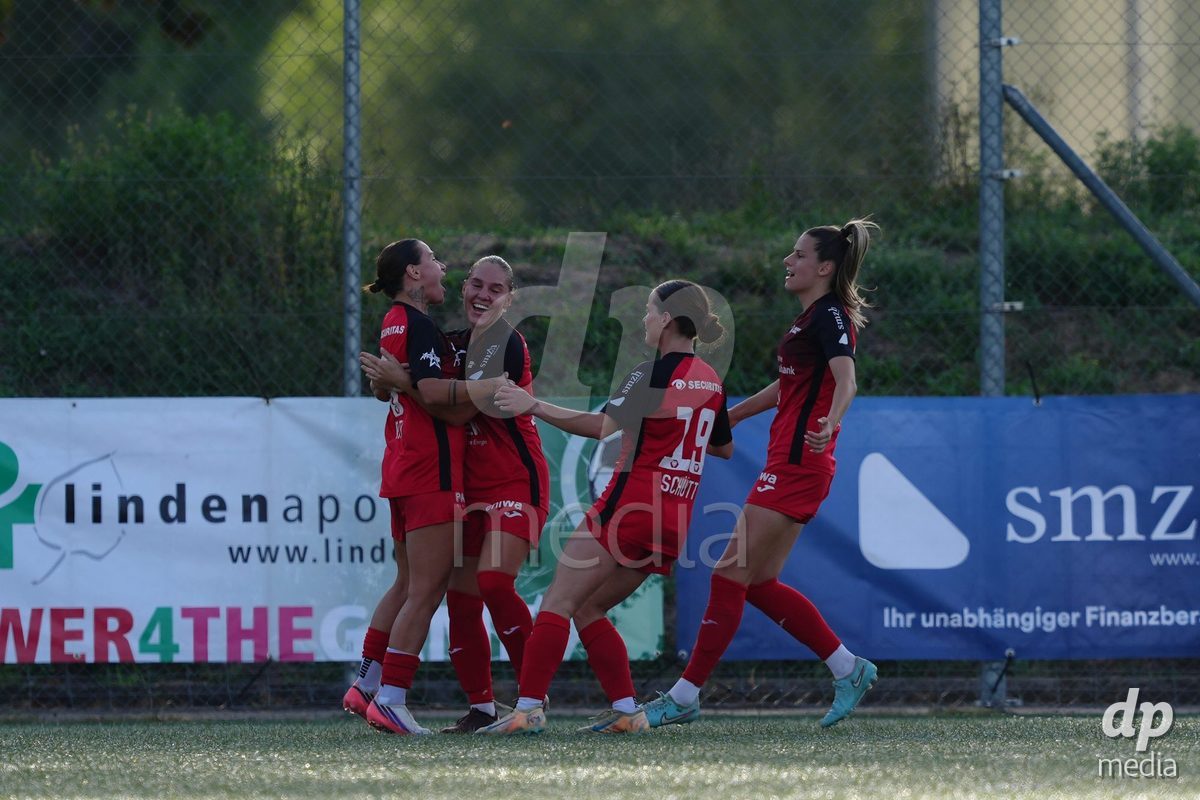 AARAU, SWITZERLAND - SEPTEMBER 19: Tabea Dorothee Maria Schutt of FC Aarau Frauen celebrates her goal with the team during the AXA Women's Super League match between FC Aarau Frauen and BSC YB Frauen at Sportanlage Schachen on September 19, 2026 in Aarau, Switzerland.