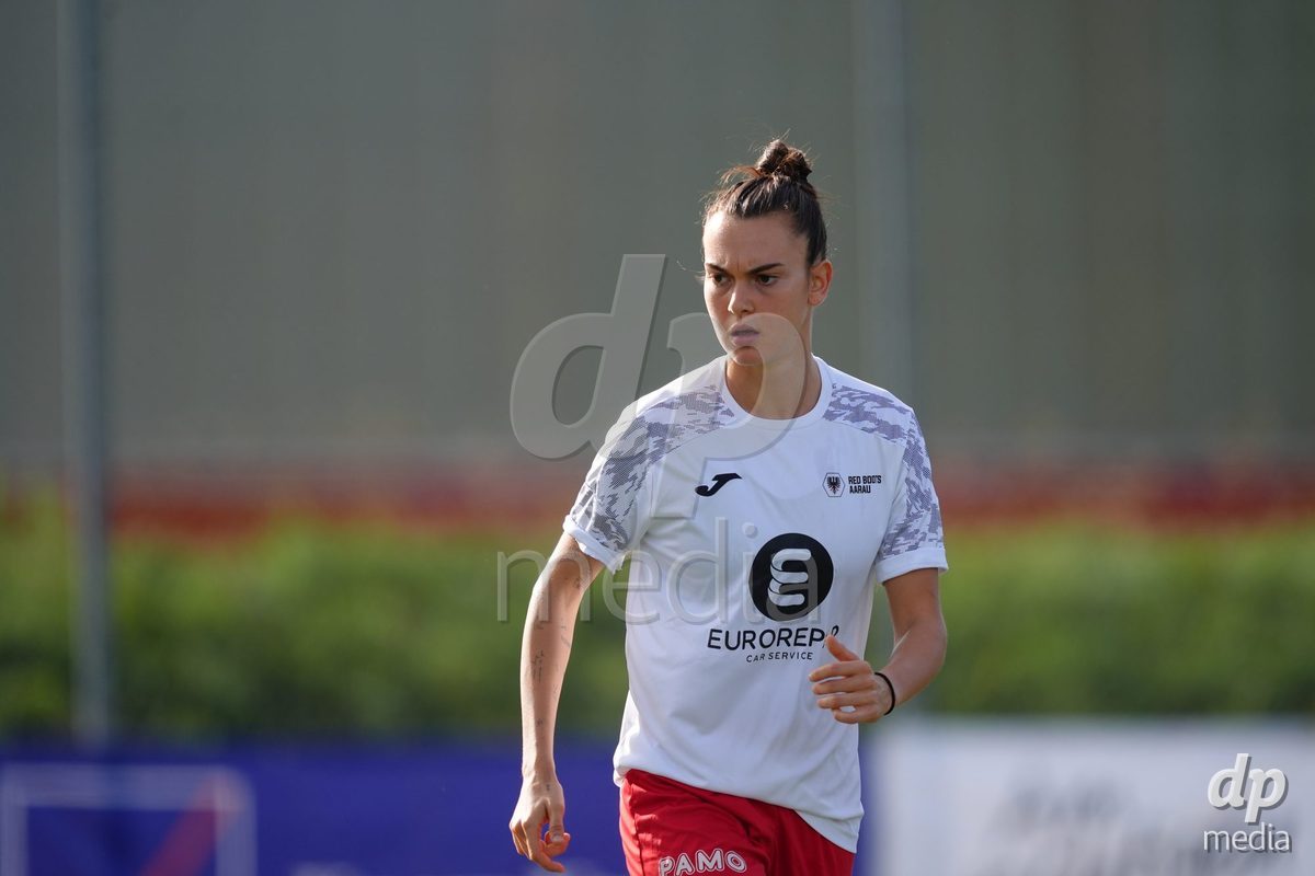 AARAU, SWITZERLAND - SEPTEMBER 19: Giulia Bison of FC Aarau Frauen during warmup before the AXA Women's Super League match between FC Aarau Frauen and BSC YB Frauen at Sportanlage Schachen on September 19, 2026 in Aarau, Switzerland.