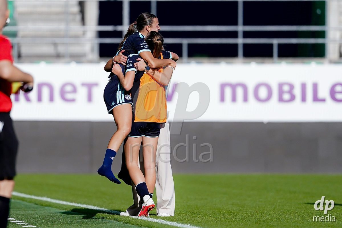 ST. GALLEN, SWITZERLAND - SEPTEMBER 19: Players of GC Frauenfussball celebrating after winning the AXA Women's Super League match between FC St. Gallen 1879 and GC Frauenfussball at Berit Sitterstadion on September 19, 2026 in St. Gallen, Switzerland.