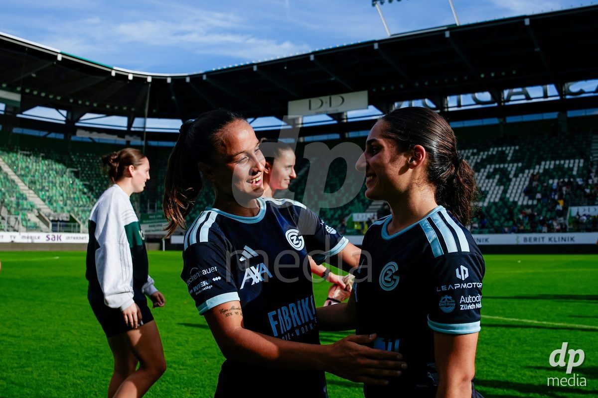 ST. GALLEN, SWITZERLAND - SEPTEMBER 19: Players of GC Frauenfussball celebrating after winning the AXA Women's Super League match between FC St. Gallen 1879 and GC Frauenfussball at Berit Sitterstadion on September 19, 2026 in St. Gallen, Switzerland.
