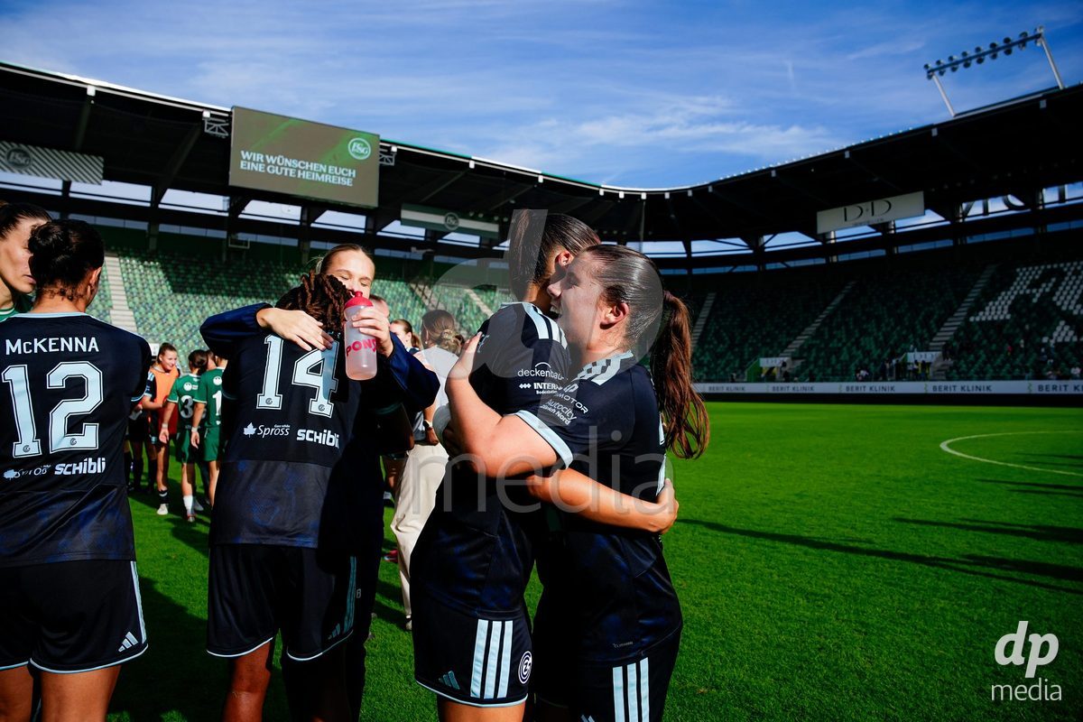 ST. GALLEN, SWITZERLAND - SEPTEMBER 19: Players of GC Frauenfussball celebrating after winning the AXA Women's Super League match between FC St. Gallen 1879 and GC Frauenfussball at Berit Sitterstadion on September 19, 2026 in St. Gallen, Switzerland.