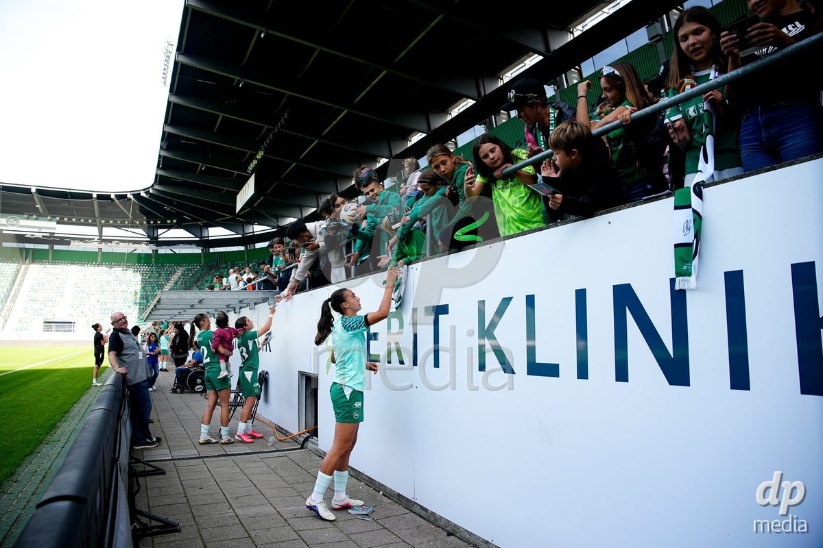 ST. GALLEN, SWITZERLAND - SEPTEMBER 19: Players of St.Gallen 1879 with fans after the AXA Women's Super League match between FC St. Gallen 1879 and GC Frauenfussball at Berit Sitterstadion on September 19, 2026 in St. Gallen, Switzerland.