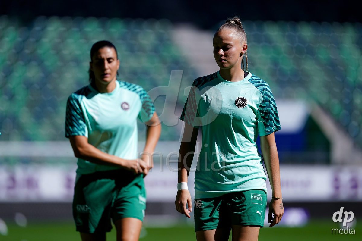 ST. GALLEN, SWITZERLAND - SEPTEMBER 19: Players of St.Gallen 1879 warming up during the AXA Women's Super League match between FC St. Gallen 1879 and GC Frauenfussball at Berit Sitterstadion on September 19, 2026 in St. Gallen, Switzerland.