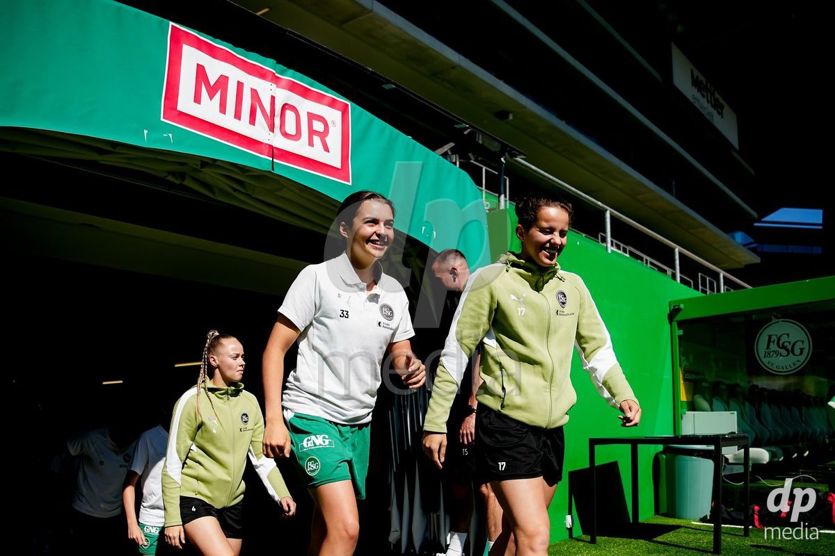 ST. GALLEN, SWITZERLAND - SEPTEMBER 19: Players of St.Gallen 1879 arrival during the AXA Women's Super League match between FC St. Gallen 1879 and GC Frauenfussball at Berit Sitterstadion on September 19, 2026 in St. Gallen, Switzerland.