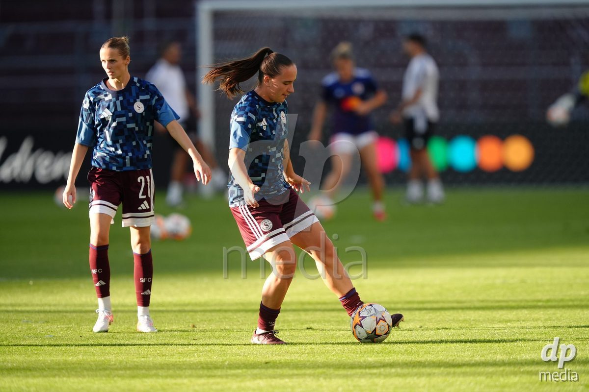 GENEVA, SWITZERLAND - SEPTEMBER 23: Magdalena Sobal and Laura Strik of Servette FC Chenois Feminin during warmup before the UEFA Women's Champions League match between Servette FC Chenois Feminin and OL Lyonnes at Stade de Geneve on September 23, 2026 in Geneva, Switzerland.