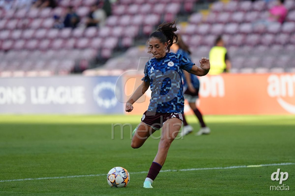 GENEVA, SWITZERLAND - SEPTEMBER 23: Amina Muratovic of Servette FC Chenois Feminin during warmup before the UEFA Women's Champions League match between Servette FC Chenois Feminin and OL Lyonnes at Stade de Geneve on September 23, 2026 in Geneva, Switzerland.