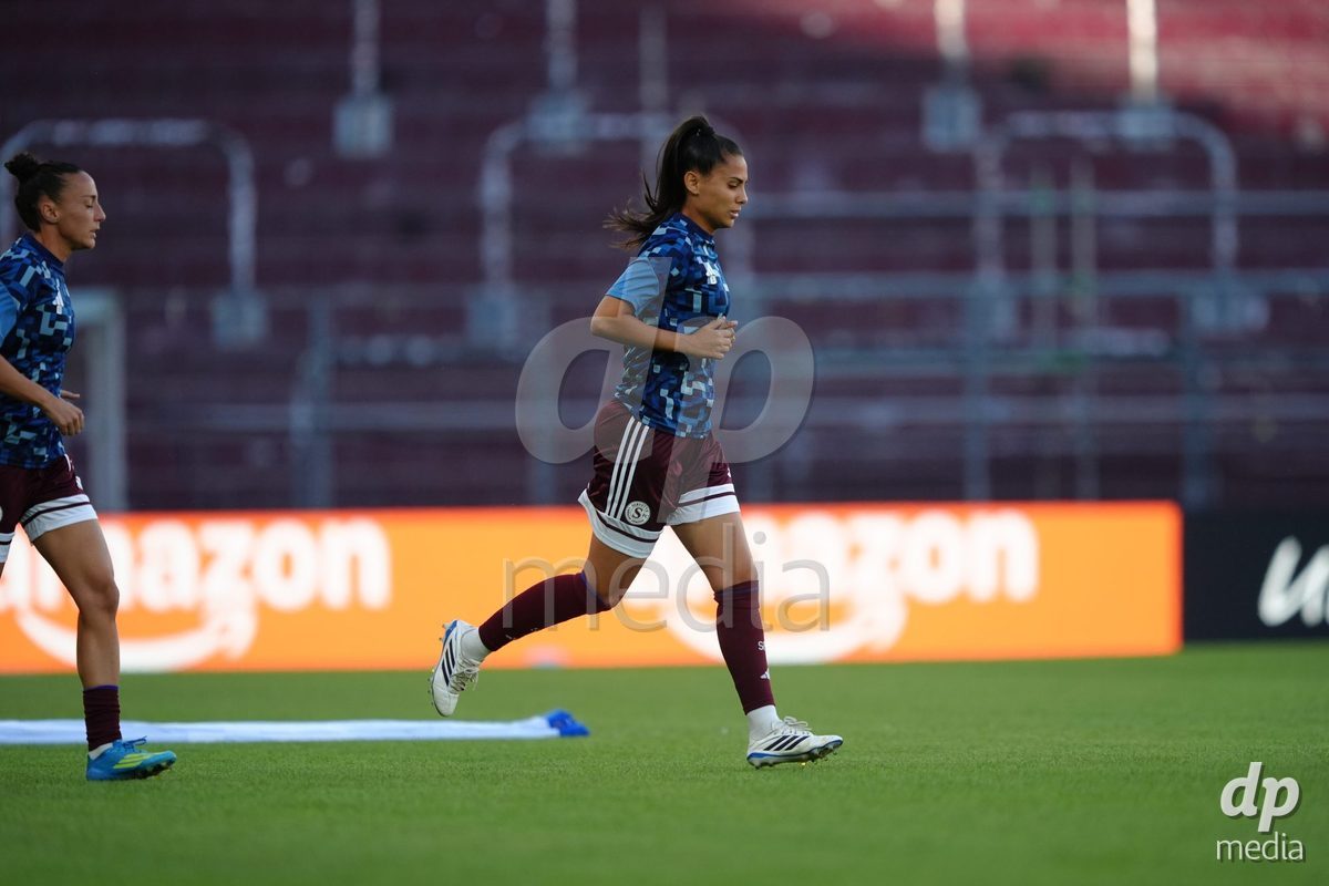 GENEVA, SWITZERLAND - SEPTEMBER 23: Daina Bourma and Paula Serrano of Servette FC Chenois Feminin during warmup before the UEFA Women's Champions League match between Servette FC Chenois Feminin and OL Lyonnes at Stade de Geneve on September 23, 2026 in Geneva, Switzerland.